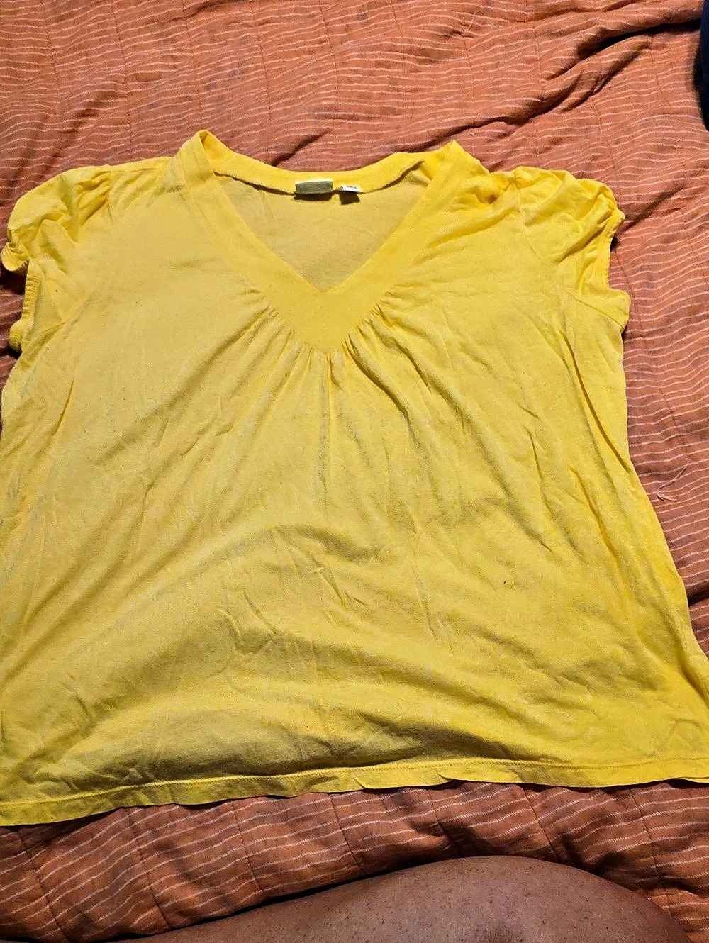 Cato's V-Neck Ruched Tee in Yellow Size Small